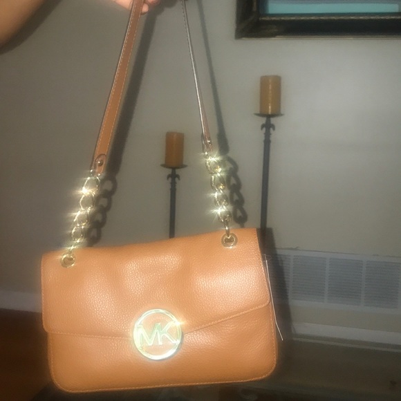 Michael Kors Fulton Small Leather Shoulder Tote - Picture 3 of 5